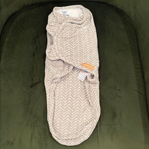 8 SwaddleMe Swaddles